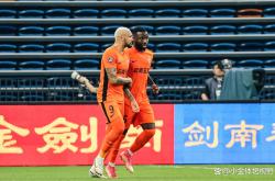 九游今夜体能课后，曼城队长鼓劲备战CBA常规赛，赛场秩序良好，阵容厚度经受考验的简单介绍