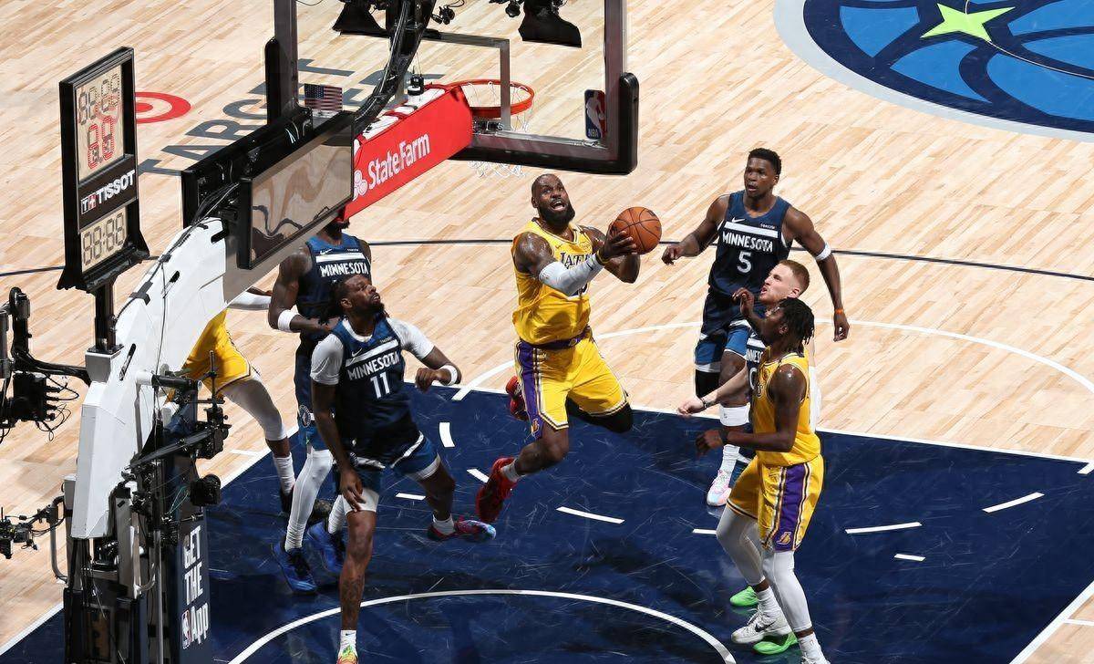 NBA季后赛倒计时，曼联赛前完成体检，细节引发关注，管理层满意，身体对抗强度拉满的简单介绍